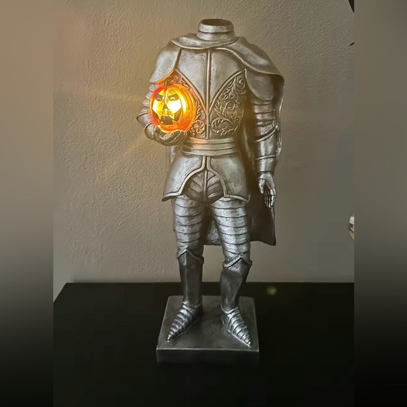 Illuminated Headless Horseman Sculpture - Picture 1 of 2